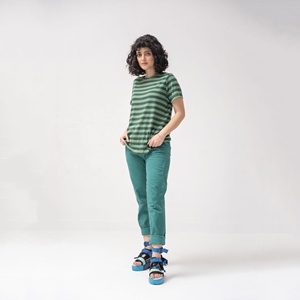 Camiseta de Manga Larga con Cuello Redondo para Mujer, 100% Algodón Peinado Airlume Hilado en Anillo, 32 Hilos, 4.2 oz, Color Mostaza, Corte Ajustado Informal - Product Image 4