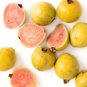 Mitades de guayaba congelada con semillas de la mejor calidad, guayaba congelada a granel envasada fresca para jugos, batidos, postres y bebidas - Product Image 2