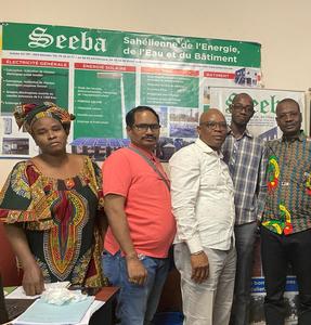 Plate-forme de forage SUNROCK 400 à tête supérieure DTH capable de percer une plate-forme de forage à commande hydraulique montée sur camion robuste 400 - Product Image 3