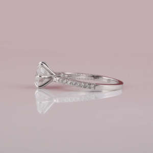 Anillo de Compromiso de Oro Sólido de 14 Quilates con Engaste Pavé, Diamante Cultivado en Laboratorio de Corte Redondo de 2.0 Quilates, Anillo con Diamantes Laterales de Corte Redondo, Regalo de Cumpleaños para Chicas - Product Image 2
