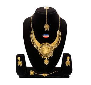 Ensemble de colliers en alliage pour filles et femmes Finition or mat avec accents perlés Bijoux légers à porter au quotidien directement d'Inde - Product Image 1