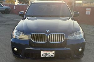 BMW X5 xDrive50i 2012 d'occasion, sans réserve, V8 biturbo, transmission intégrale, packs M Sport et Premium, bleu métallisé Deep Sea - Product Image 2