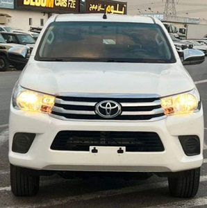 Utilisé pour Toyota Hilux GL2.7L V4_GCC-4x4AWD Pickup, peinture d'origine, transmission automatique, pneus R20, intérieur cuir foncé. - Product Image 3
