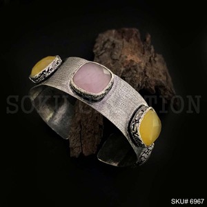 Bracelet en bois plaqué argent fait à la main en pierres précieuses multicolores avec design sculpté pour femmes - Product Image 2