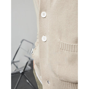 Cárdigan OEM hecho a medida para hombre, venta al por mayor, moda de invierno, cuello en V, cárdigan informal, suéter elegante de punto de algodón para hombre - Product Image 4