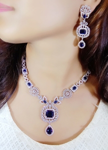 Collier de diamants américains élégants de conception tendance serti de pierre rouge pour les femmes bijoux de fête de mariage pour les femmes - Product Image 4