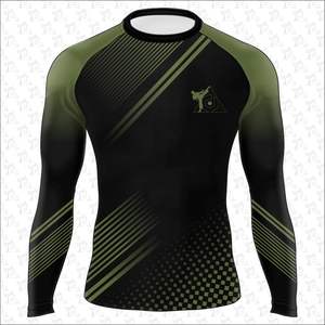 T-shirt de compression à manches longues pour hommes BJJ MMA Rash guards en polyester personnalisé par sublimation Rash Guard Entraînement Vêtements de fitness - Product Image 1