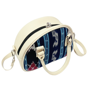 กระเป๋า Halfmoon พร้อม Ikat อินโดนีเซียหรูหรากันน้ำและหุ้มด้วยหนัง - Product Image 1