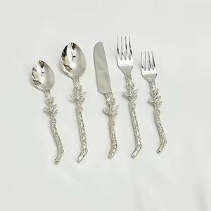 Ensemble de couverts en métal magnifique, attrayant, fantastique, équilibré et durable, conçu pour des années de repas agréables, article neuf - Product Image 1