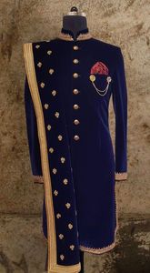 เชอร์วานีสีฟ้าหรูหราพร้อมลายปักบนผ้าไหมดิบและรองเท้าคู่กับเดรสสำหรับสวมใส่ในงานเลี้ยงแต่งงาน @ 2022 - Product Image 2