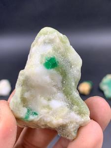 Especímen de Esmeralda Natural de Swat, Pakistán, Mineral de Berilo Verde en Bruto, Piedra en Bruto de Grado Coleccionista, Gema Brillante de 210 g - Product Image 3