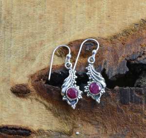 Boucles d'oreilles à crochet en argent sterling avec rubis faites à la main, bijoux en pierres précieuses de créateur pour femmes - Product Image 1