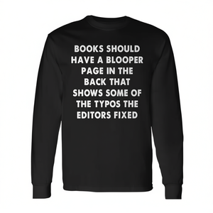 T-shirt à manches longues avec une page à l'arrière qui montre quelques erreurs de frappe que les éditeurs ont corrigées - Product Image 2