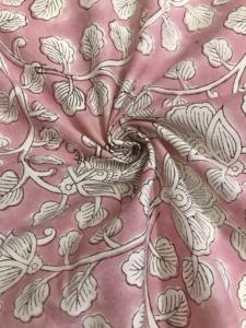 Tela de Algodón Estampada a Mano con Diseño Floral en Rosa Empolvado |   Textil Botánico Tradicional de la India - Product Image 2