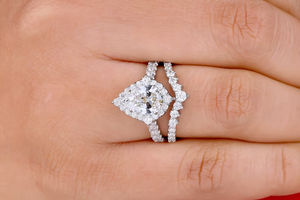 Anillo de diamante de moissanita de Plata de Ley 925 Anillo de compromiso de moissanita incoloro de corte de pera de 2,50 CT - Product Image 3