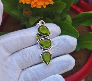 Colgante de Peridoto, Piedra Preciosa, Plata de Ley 925, Joyería Hecha a Mano, Regalo de Piedra Natal de Agosto para Mujer - Product Image 1