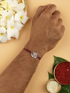 Bracelet cravate d'amitié personnalisé "Initial" fait à la main Rakhri Rakhi Rakhree pour Raksha Bandhan - Product Image 3