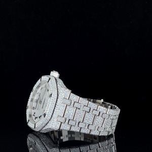 นาฬิกาเพชรโมอิสสีขาวพร้อมหินเจียระไนที่สวยงามและดีไซน์กันน้ำ - Product Image 1