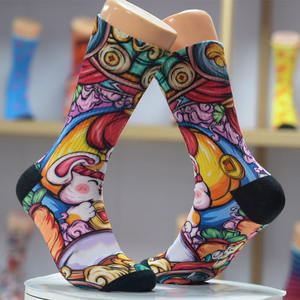 Chaussettes de sport sublimées numériques personnalisées en gros High Crew avec position inférieure du logo - Product Image 5