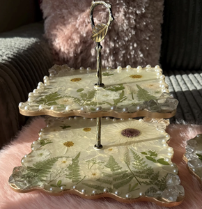 Support de dessert de gâteau en résine à trois niveaux pour servir des outils en métal plaque ronde avec support de gâteau en résine époxy - Product Image 3