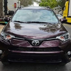 Toyota RAV4 Berline 2020 d'occasion, essence 4.5L, sièges en cuir, régulateur de vitesse adaptatif, feux LED automatiques, conduite à gauche, 5 portes panoramiques - Product Image 1