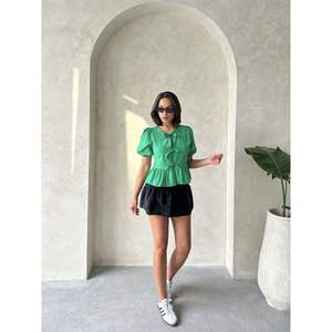 Blusa de Popelina con Lazo Frontal Color Esmeralda para Mujer, Marca Topshow, Camisa de Moda al Por Mayor - Product Image 4