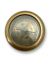 Boussole en laiton et verre, légère, décorative, nautique, accessoire de bureau polyvalent, alliant élégance et fonctionnalité, décoration parfaite en métal
