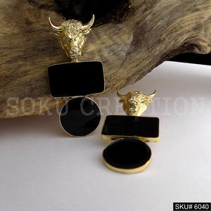 Joyería de mujer hecha a mano chapada en oro de elegante diseño de esmalte de toro de pendientes colgantes - Product Image 2