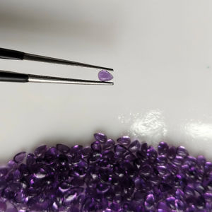 Cabujones de Amatista Africana Natural de 3x2 mm en Forma de Pera - Product Image 1