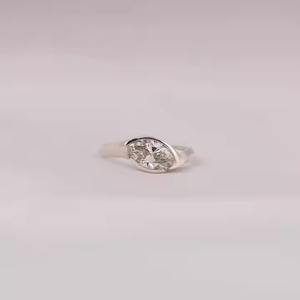 Anillo de compromiso de oro blanco sólido de 14 quilates libre de conflictos Marquise Cut Lab Grown Solitaire, regalo de cumpleaños perfecto para ella - Product Image 1