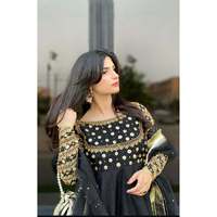 Achetez des tops Anarkali élégants, faits main, pakistanais, noirs, maxi, brodés, avec dentelle de cristal et broderies dorées, de style indien et pakistanais.