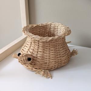 Cesta organizadora de mimbre trenzada a mano con forma de oso de peluche, lujosa decoración para habitación infantil. - Product Image 3