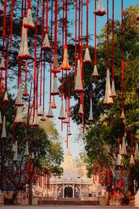 พวงมาลัยดอกดาวเรืองประดิษฐ์แบบแขวน รุ่นใหม่ ขายดี ปี 2024 พร้อมของตกแต่งสำหรับตกแต่งทางเข้าเวทีงานแต่งงาน - Product Image 6