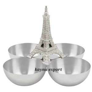 Ensemble de 4 bols décoratifs en métal poli de luxe avec un design martelé, ornés de fleurs dorées, pour servir des noix et des dattes lors de fêtes - Product Image 4