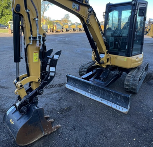 Miniexcavadora CAT 303.5E2 CR con motor inclinado de componentes básicos en buenas condiciones y a la venta - Product Image 2