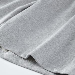 Shorts en molleton classiques pour hommes, style streetwear, options de logo personnalisé, tissu doux, respirant et écologique pour la salle de sport, les tenues décontractées et le quotidien. - Product Image 4