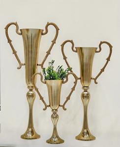 Juego de Jarrones de Metal Dorado de Lujo con Asas Ornamentadas - Product Image 2