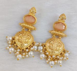 Boucles d'oreilles en or poli et en pierre Monalisa pour femmes, parfaites pour les mariages, les occasions festives, les tenues de soirée, belles boucles d'oreilles de qualité supérieure - Product Image 6