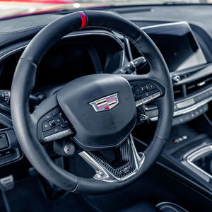 2023 CT5-V Black Wing, transmisión manual de 6 velocidades, motor V8 supercargado de 668 hp - Product Image 1