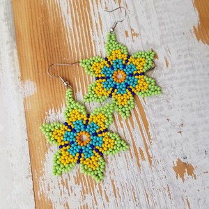 Pendientes de Flores Hechos a Mano Personalizados para Mujer, Diseño de Moda con Cuentas de Resina Rosa y Estilo Ángel, Venta al Por Mayor - Product Image 3