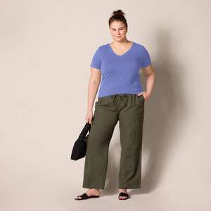 T-shirt classique pour femmes grande taille, tissage doux, texture légère, circulation d'air, ajustement confortable, extensible doux, respirant, séchage rapide, coupe ajustée - Product Image 1