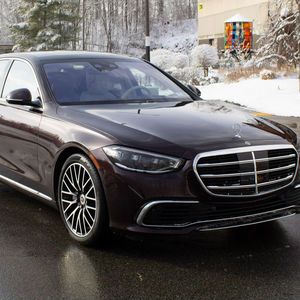 Mercedes-Benz S580 4Matic 2021 d'occasion, V8 biturbo, transmission intégrale, très bien équipé, rouge rubellite métallisé - Product Image 1