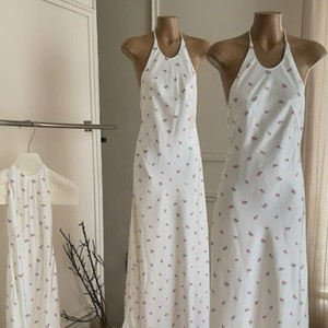 Robe longue blanche en maille florale à col licou et dos nu, taille ajustée, pour femme, idéale pour l'été (OEM/ODM) - Product Image 5
