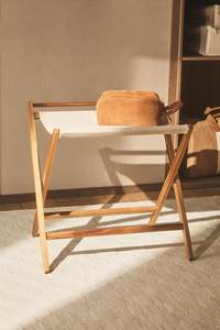 Portaequipajes de madera tradicional con acabado clásico, ideal para hoteles Heritage y estilos de Diseño de Interiores vintage - Product Image 6