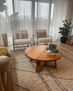 Table basse en bois audacieuse pour salon, design accrocheur pour une présentation intérieure élégante - Product Image 5