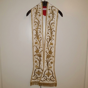 Estola Litúrgica Dorada Bordada Clásica Blanca Premium para Sacerdote, Vestimenta de Iglesia, Misa Cristiana, Ornamentada, Unisex para Adultos - Product Image 1