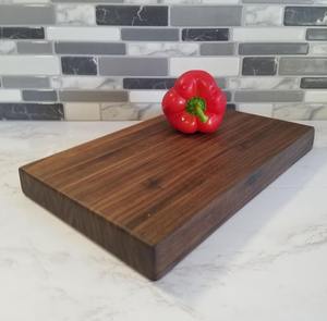 Planche à découper en bois fabriquée en Inde avec logo gravé pour un usage cadeau, planche de cuisine personnalisée sur mesure à prix de gros - Product Image 5