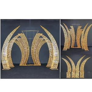 STUPÉFIANTES IDÉES DE DÉCORATION DE SCÈNE DE MARIAGE EN MÉTAL pour VOS GRANDES NUPTIALES par DSTEXPORTS Vente en gros Cadre en métal personnalisé Arche de mariage en or - Product Image 1