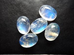 พลอยมูนสโตนสีรุ้งธรรมชาติ รูปทรงรีเรียบ คุณภาพสูง ได้รับการรับรอง สำหรับทำเครื่องประดับ - Product Image 3