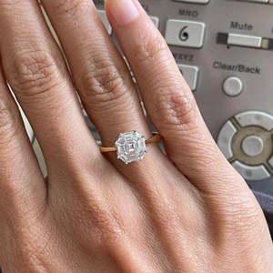 Anillo de Dos Tonos con Diamante de Laboratorio de 1.50ct, Corte Esmeralda SQ, Certificado IGI - Product Image 1